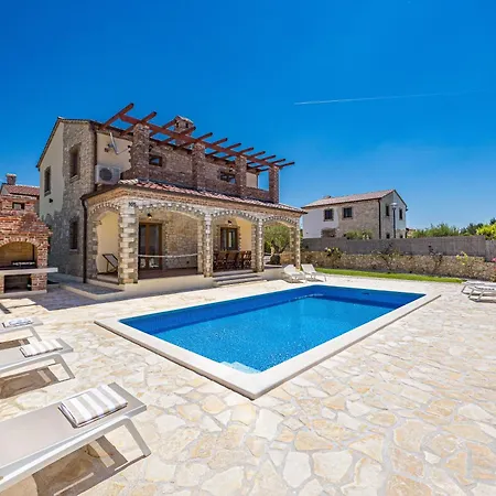 Brioni With Pool By Rentistra *
