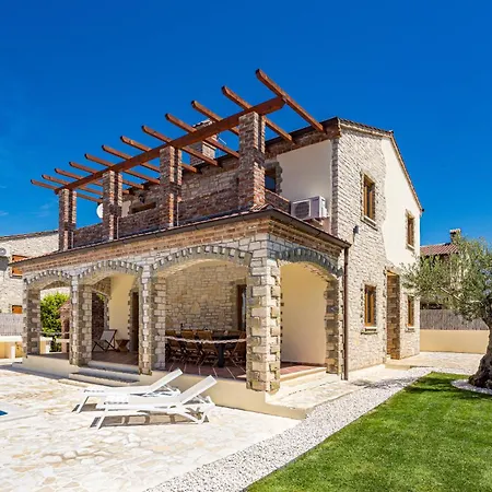 Brioni With Pool By Rentistra Cabrunici