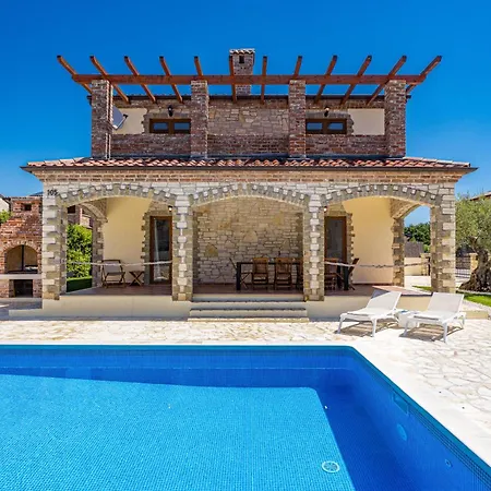 Villa Brioni With Pool By Rentistra *