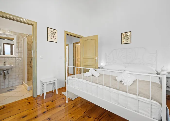 Villa Brioni With Pool By Rentistra Čabrunići