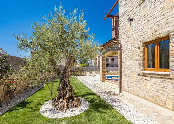 Brioni With Pool By Rentistra Villa *