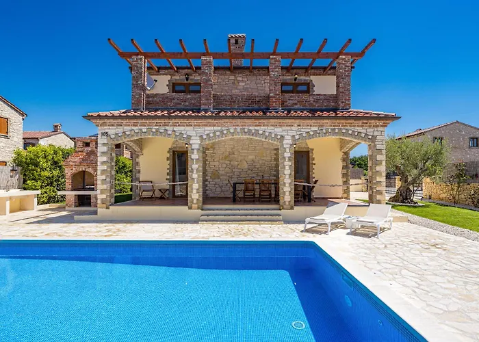 Villa Brioni With Pool By Rentistra *