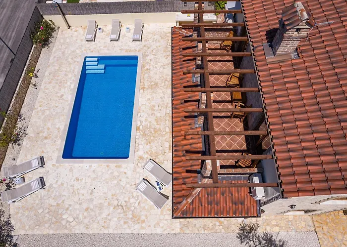 Brioni With Pool By Rentistra Villa *