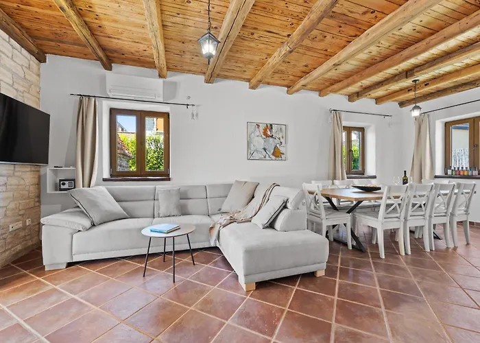 Villa Brioni With Pool By Rentistra Čabrunići