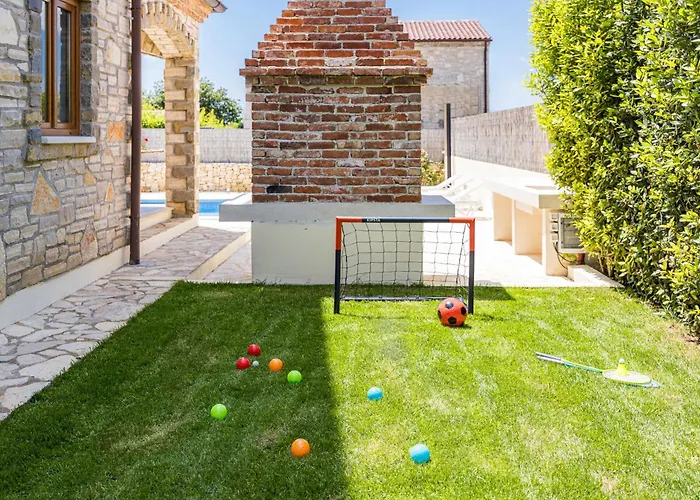 Brioni With Pool By Rentistra Villa *