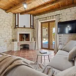 Villa Brioni With Pool By Rentistra